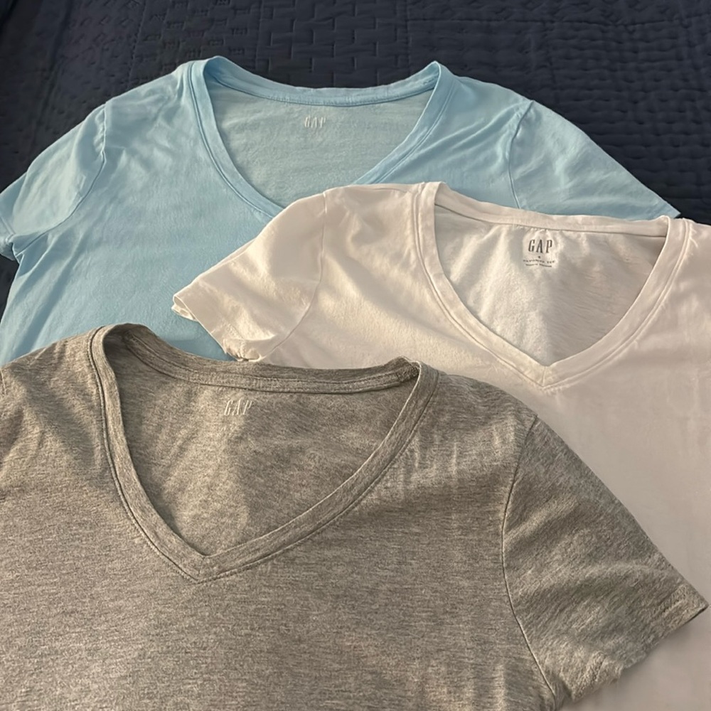 3 Gap tshirts